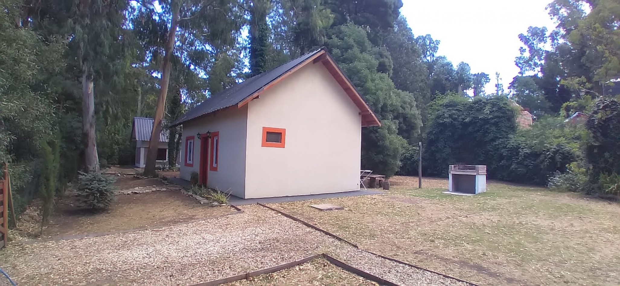 Casa 2 hab. c/ parque.