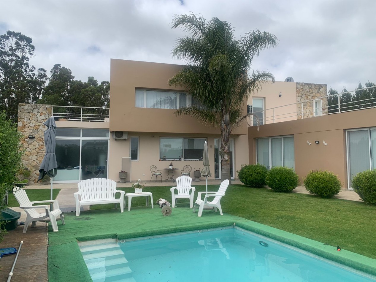 CASA DE CORTE MODERNO  CON  PILETA CLIMATIZADA   CON USO DE VERANO-FINANCIA- ACEPTA PERMUTA - BARRIO PRIVADO TIERRA DEL MAR 