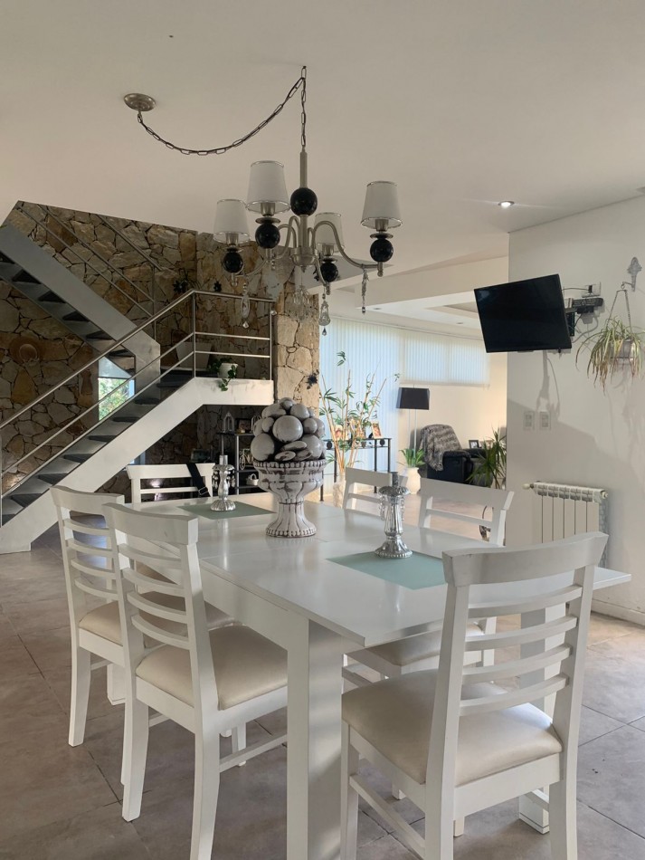 CASA DE CORTE MODERNO  CON  PILETA CLIMATIZADA   CON USO DE VERANO-FINANCIA- ACEPTA PERMUTA - BARRIO PRIVADO TIERRA DEL MAR 