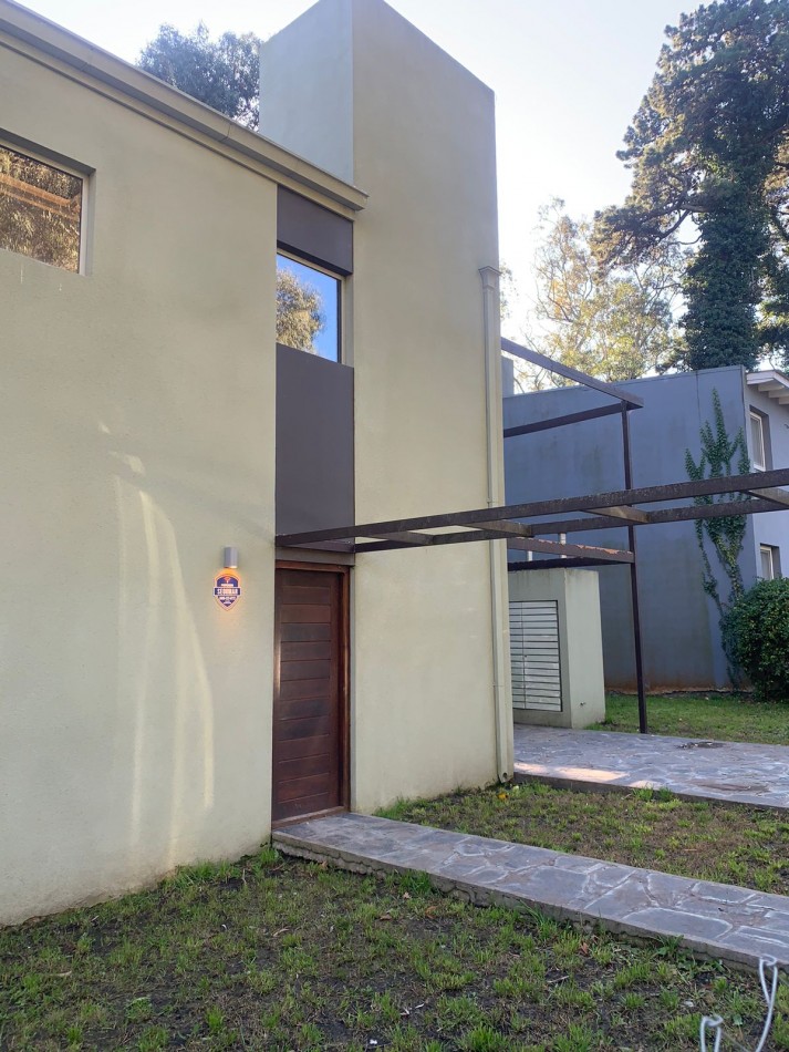 CASA CON PROYECTO A TERMINAR DE 4 AMB CON CALEF. X RADIADORES-FINANCIACION -ACEPTA PERMUTAS   -BOSQUE PERALTA RAMOS 