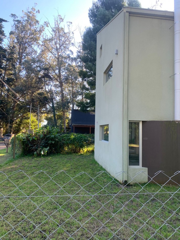 CASA CON PROYECTO A TERMINAR DE 4 AMB CON CALEF. X RADIADORES-FINANCIACION -ACEPTA PERMUTAS   -BOSQUE PERALTA RAMOS 