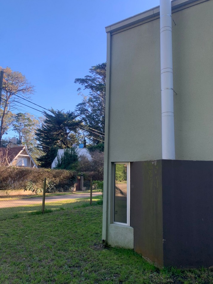 CASA CON PROYECTO A TERMINAR DE 4 AMB CON CALEF. X RADIADORES-FINANCIACION -ACEPTA PERMUTAS   -BOSQUE PERALTA RAMOS 