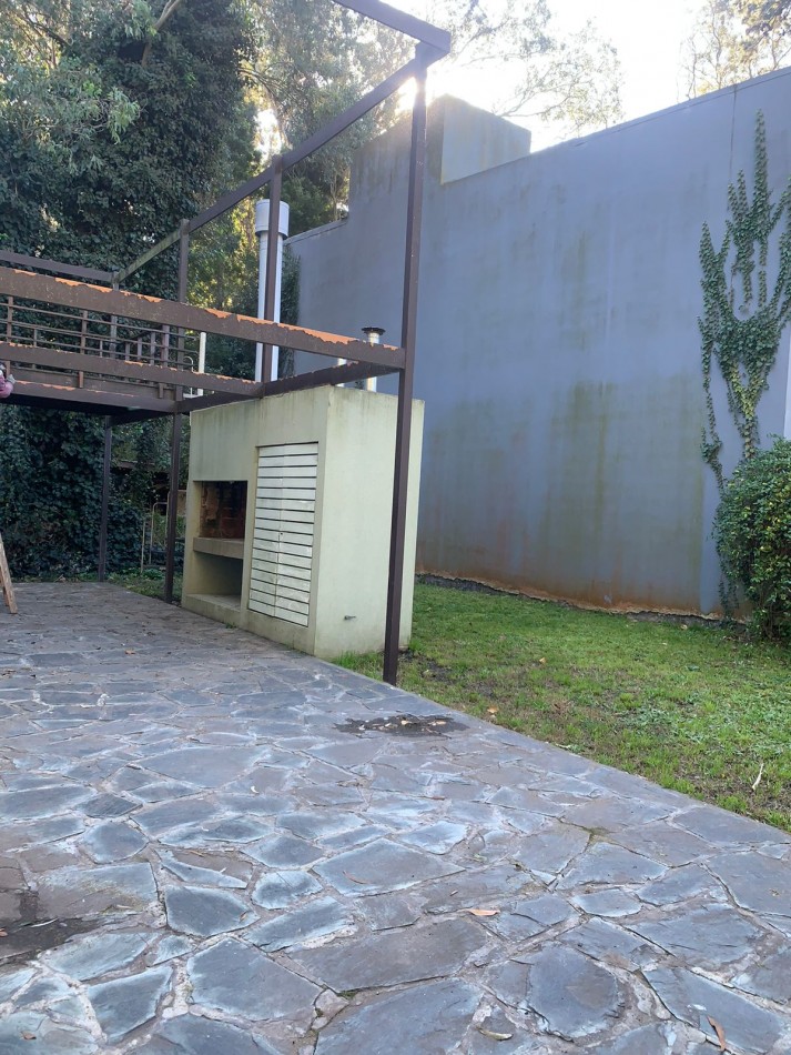 CASA CON PROYECTO A TERMINAR DE 4 AMB CON CALEF. X RADIADORES-FINANCIACION -ACEPTA PERMUTAS   -BOSQUE PERALTA RAMOS 