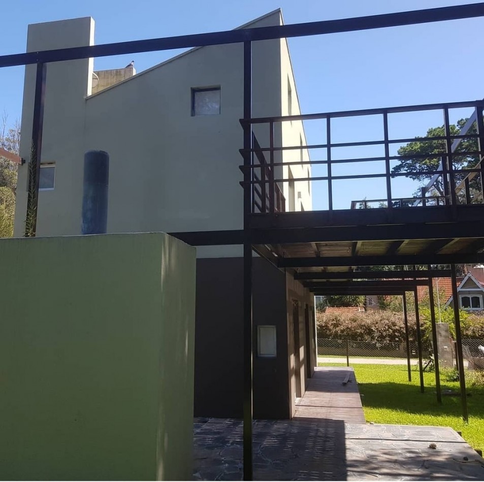 CASA CON PROYECTO A TERMINAR DE 4 AMB CON CALEF. X RADIADORES-FINANCIACION -ACEPTA PERMUTAS   -BOSQUE PERALTA RAMOS 
