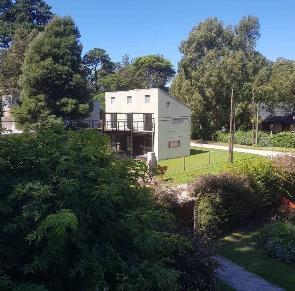 CASA CON PROYECTO A TERMINAR DE 4 AMB CON CALEF. X RADIADORES-FINANCIACION -ACEPTA PERMUTAS   -BOSQUE PERALTA RAMOS 