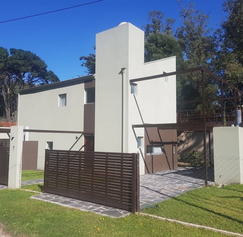 CASA CON PROYECTO A TERMINAR DE 4 AMB CON CALEF. X RADIADORES-FINANCIACION -ACEPTA PERMUTAS   -BOSQUE PERALTA RAMOS 