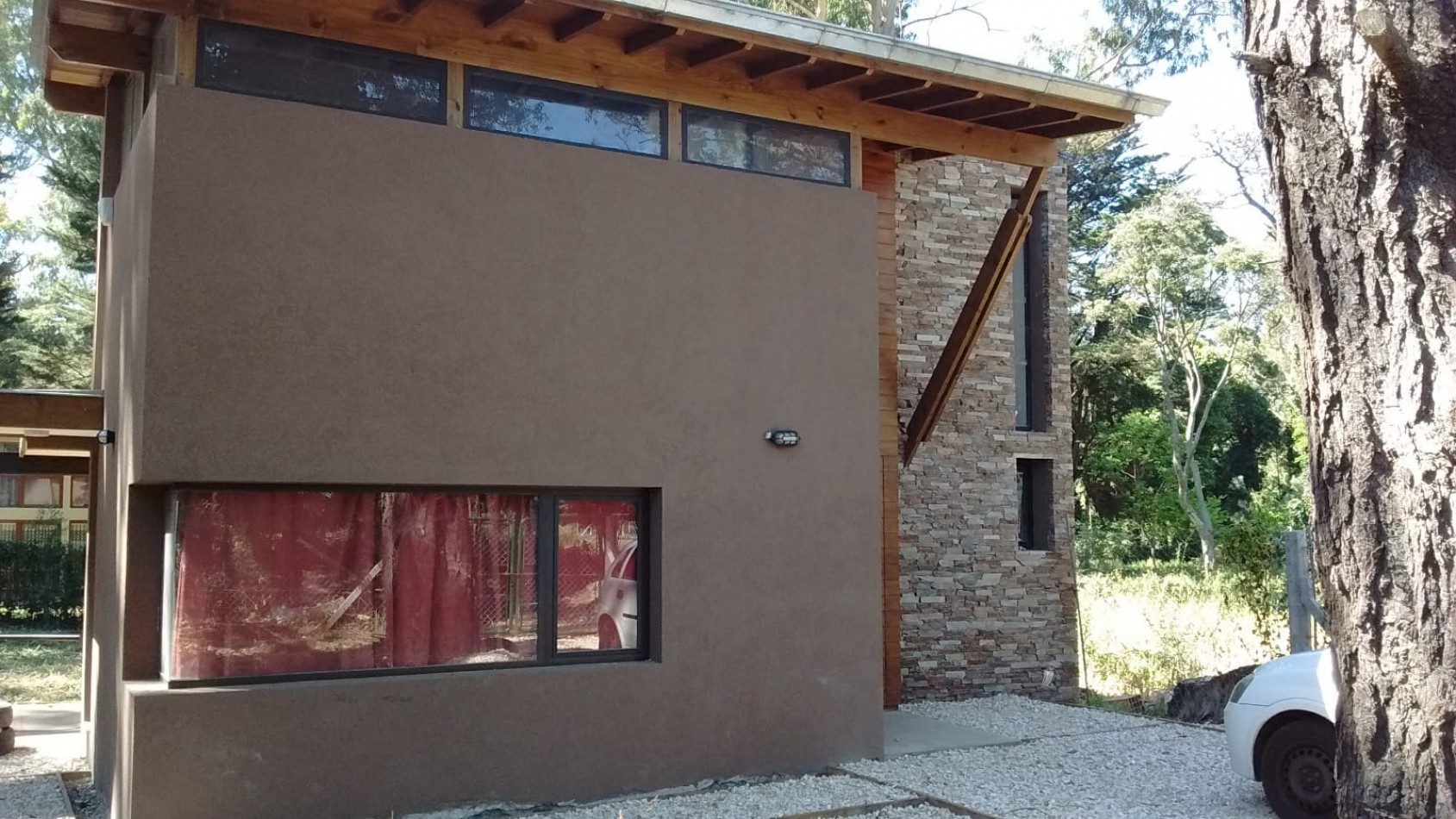 CASA MODERNA A TERMINAR SOBRE LOTE DE 450 M2-BOSQUE PERALTA RAMOS 