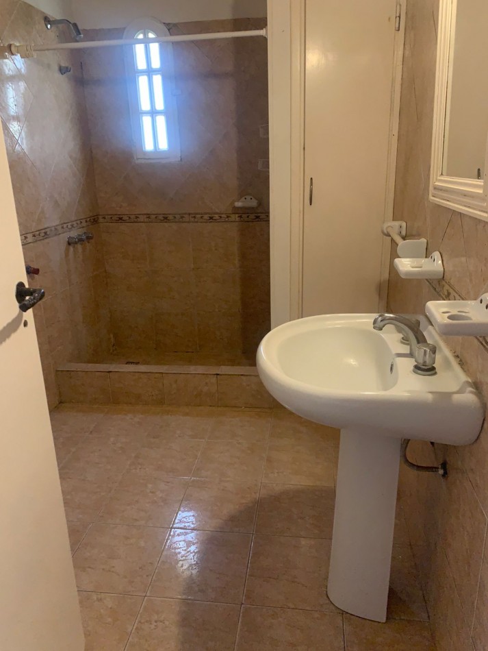 CASA   RUSTICA CON QUINCHO Y PARQUE- 4 AMB  -PUNTA MOGOTES