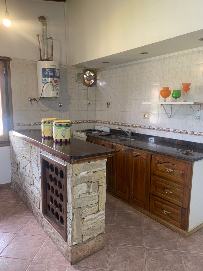 CASA   RUSTICA CON QUINCHO Y PARQUE- 4 AMB  -PUNTA MOGOTES