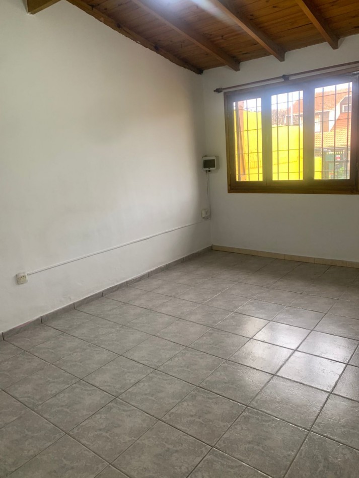 CASA   RUSTICA CON QUINCHO Y PARQUE- 4 AMB  -PUNTA MOGOTES