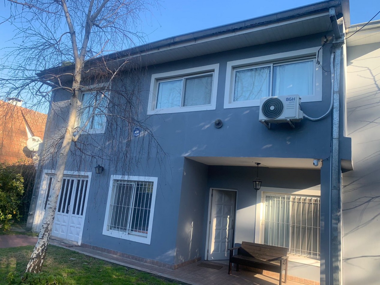 IMPORTANTE CASA  RECICLADA  DE 6 AMBIENTES CON HAB ITACION Y BAÑO DE SERVICIO-BOSQUE PERALTA RAMOS