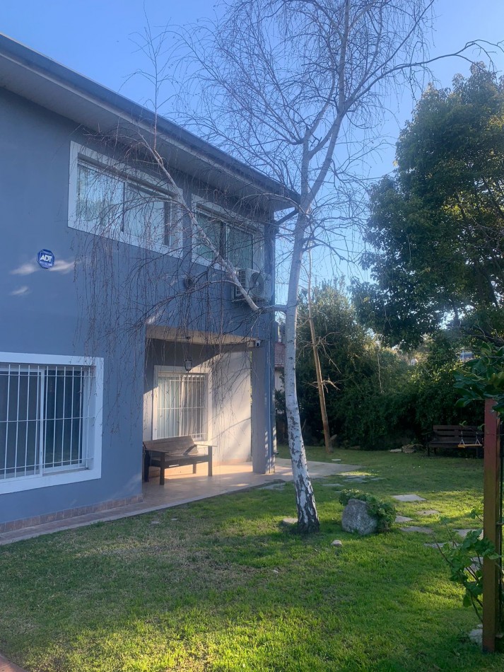 IMPORTANTE CASA  RECICLADA  DE 6 AMBIENTES CON HAB ITACION Y BAÑO DE SERVICIO-BOSQUE PERALTA RAMOS
