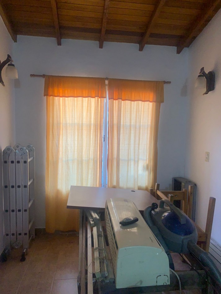 IMPORTANTE CASA  RECICLADA  DE 6 AMBIENTES CON HAB ITACION Y BAÑO DE SERVICIO-BOSQUE PERALTA RAMOS