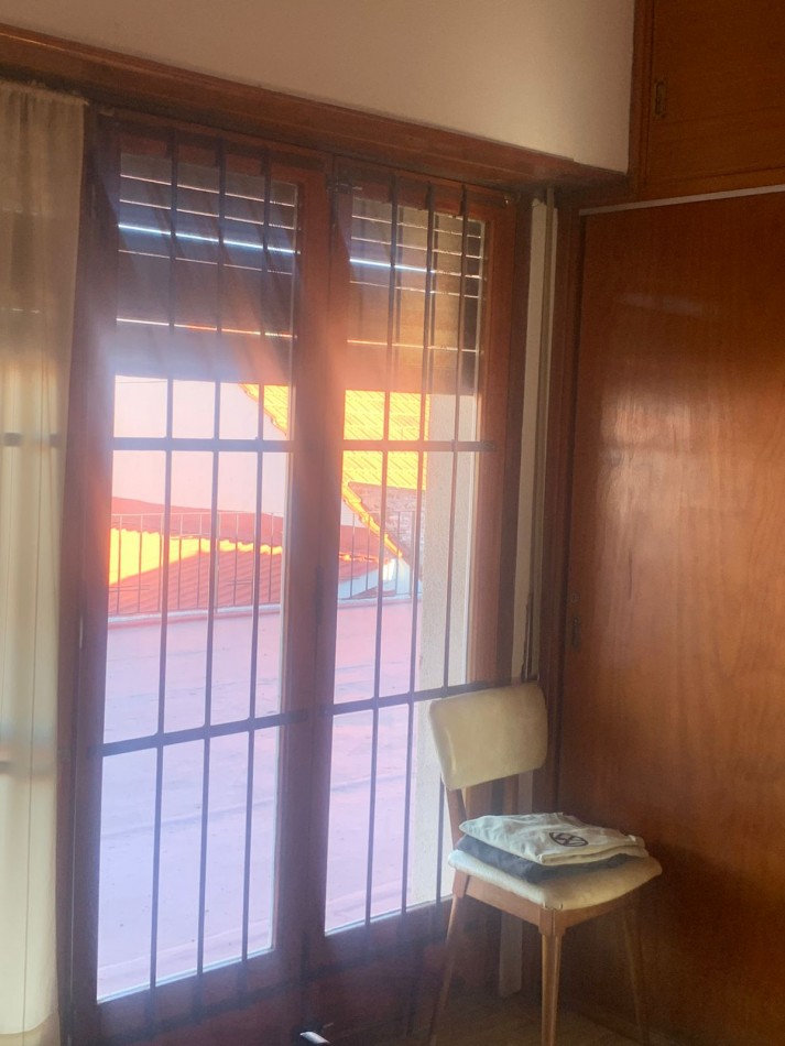 EN BLOQUE DOS CASAS DE 5 AMB Y 3 AMB - A 400 METROS DEL MAR  - MUY  BUEN ESTADO ORIGINAL. -PUNTA MOGOTES