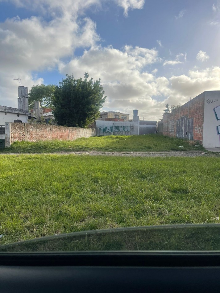 IMPORTANTE LOTE SOBRE AV. FORTUNATO DE LA PLAZA -IDEAL GALPON O LOCAL