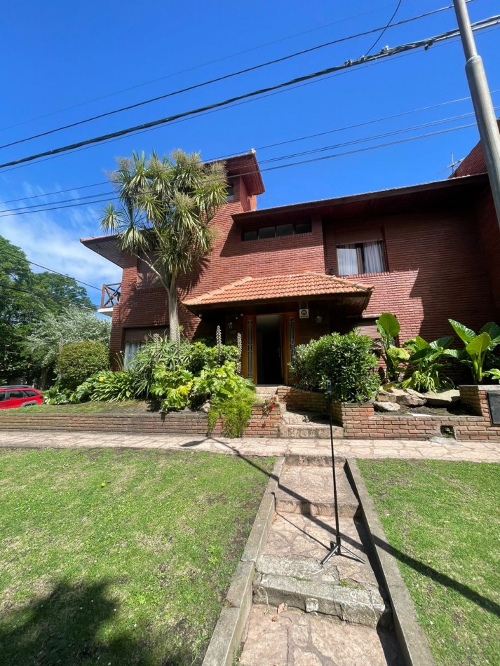 CASA CORTE MODERNO - SAN  CARLOS-a metros golf Playa Grande-EQUIPADO PARA7 HUESPEDES 