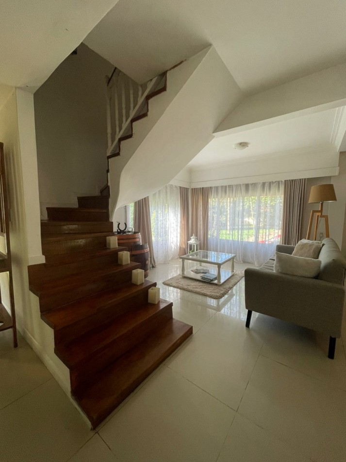 CASA CORTE MODERNO - SAN  CARLOS-a metros golf Playa Grande-EQUIPADO PARA7 HUESPEDES 