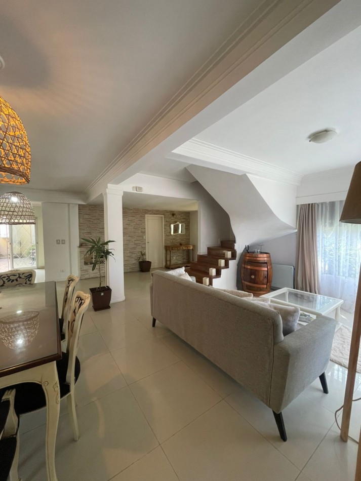 CASA CORTE MODERNO - SAN  CARLOS-a metros golf Playa Grande-EQUIPADO PARA7 HUESPEDES 