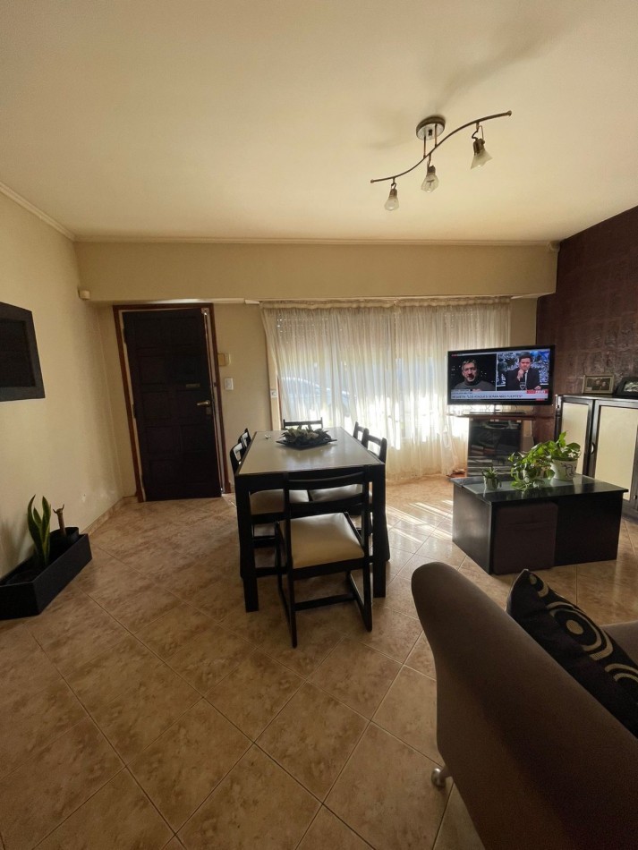 CASA 2 DORMITORIOS-COCHERA DOBLE-PARRILLA-todos los servicios -OPORTUNIDAD 