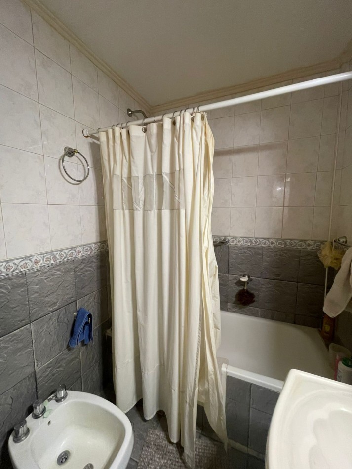 CASA 2 DORMITORIOS-COCHERA DOBLE-PARRILLA-todos los servicios -OPORTUNIDAD 