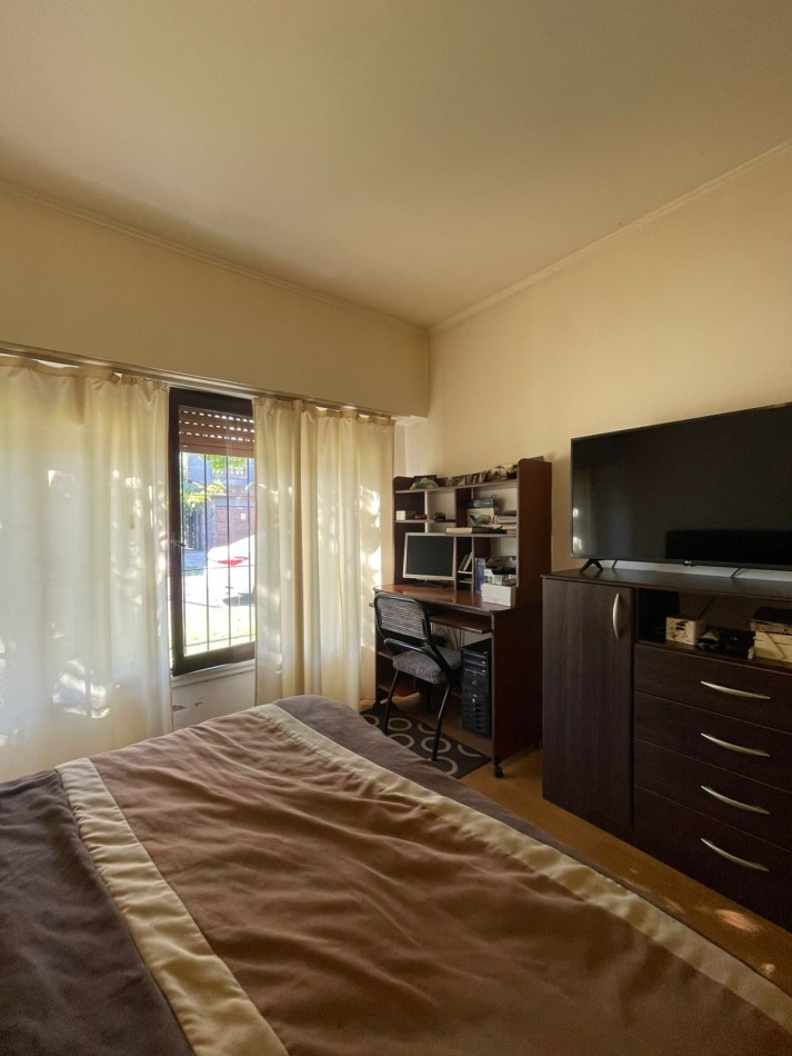 CASA 2 DORMITORIOS-COCHERA DOBLE-PARRILLA-todos los servicios -OPORTUNIDAD 