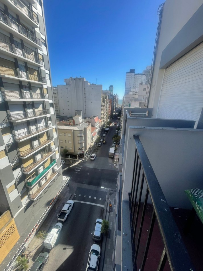 ALQUILER 24 MESES -2 ambientes a la CALLE con BALCON y TERRAZA con PARRILLA-MICROCENTRO