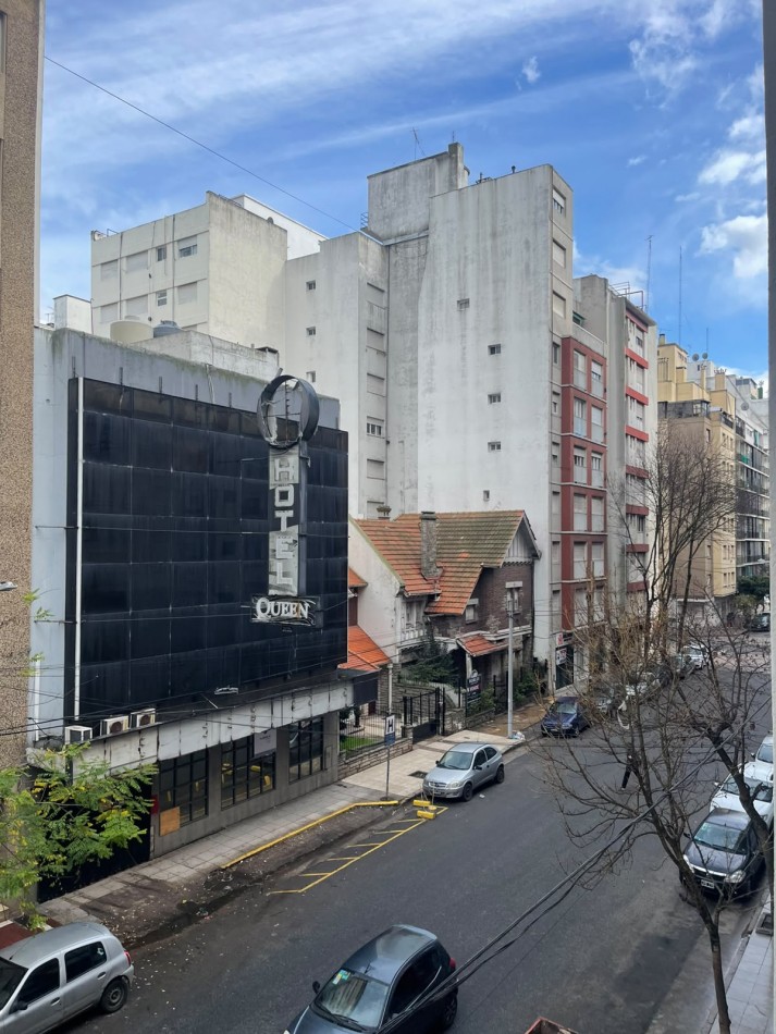 AMBIENTE A LA CALLE -COCHERA OPCIONAL-ZONA PASEO ALDREY