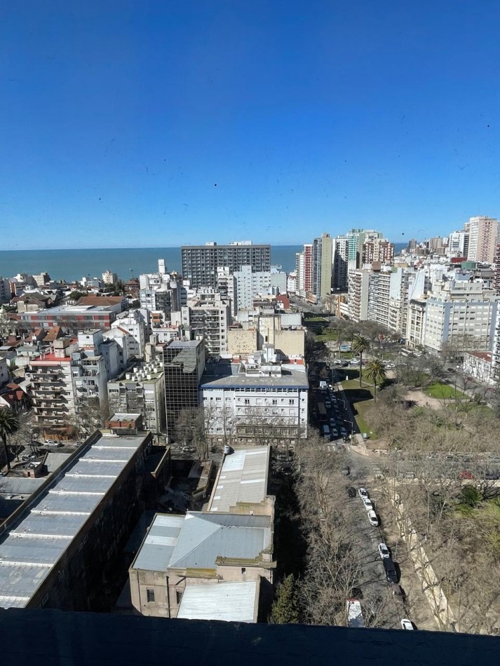 DEPARTAMENTO 4 AMB al frente-PISO 22-COCHERA DOBLE-LA PERLA 