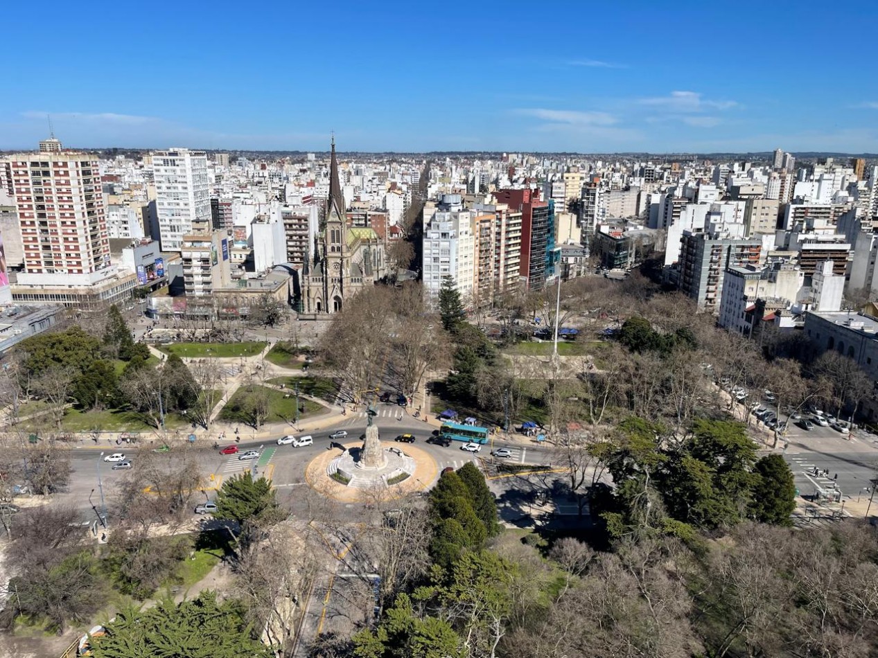 DEPARTAMENTO 4 AMB al frente-PISO 22-COCHERA DOBLE-LA PERLA 
