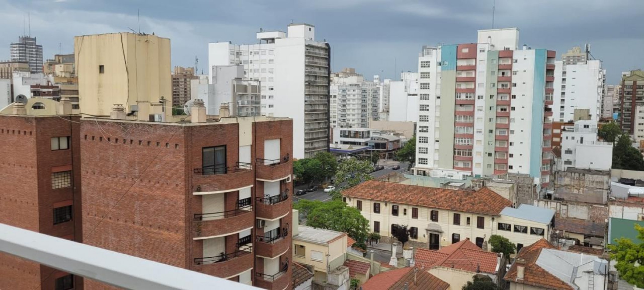 Impecable Monoambiente al frente-cochera- zona La Perla 