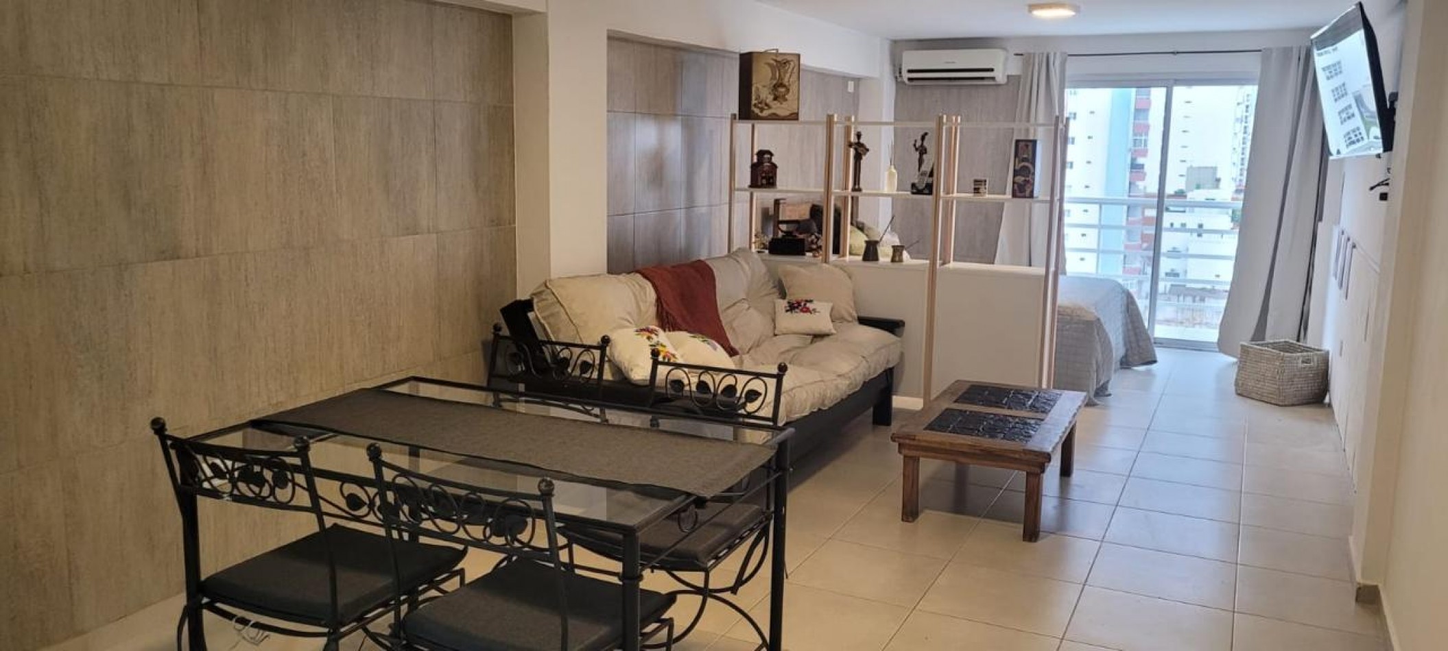 Impecable Monoambiente al frente-cochera- zona La Perla 