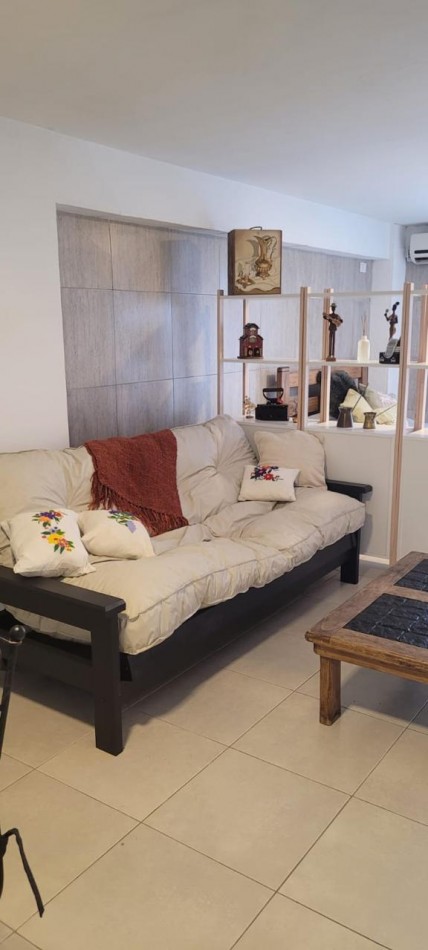 Impecable Monoambiente al frente-cochera- zona La Perla 