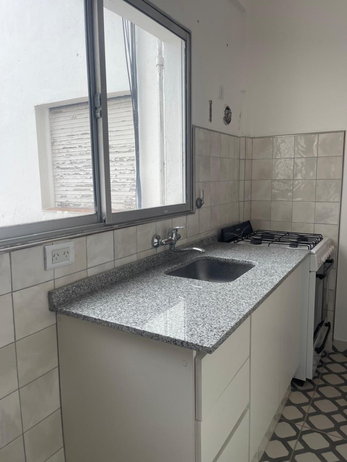 ALQUILER 24 MESES -2 ambientes a la CALLE con BALCON -PATIO C/ PARRILLA-MICROCENTRO-