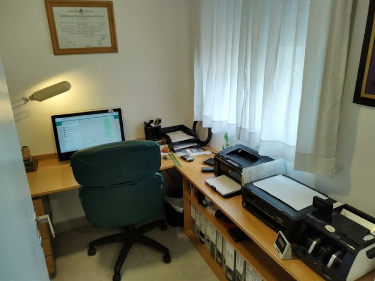 DEPARTAMENTO DE 4 AMBIENTES CON DEPENDENCIA Y CON COCHERA- LA PERLA