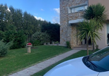 CASA DE CORTE MODERNO  CON  PILETA CLIMATIZADA   CON USO DE VERANO-FINANCIA- ACEPTA PERMUTA - BARRIO PRIVADO TIERRA DEL MAR 