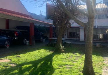 EN BLOQUE DOS CASAS DE 5 AMB Y 3 AMB - A 400 METROS DEL MAR  - MUY  BUEN ESTADO ORIGINAL. -PUNTA MOGOTES