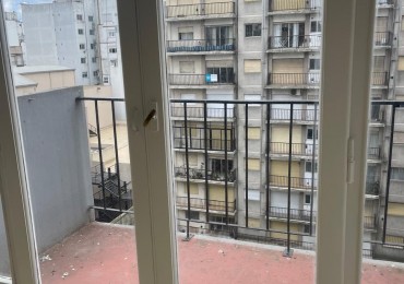 ALQUILER 24 MESES -2 ambientes a la CALLE con BALCON -PATIO C/ PARRILLA-MICROCENTRO-